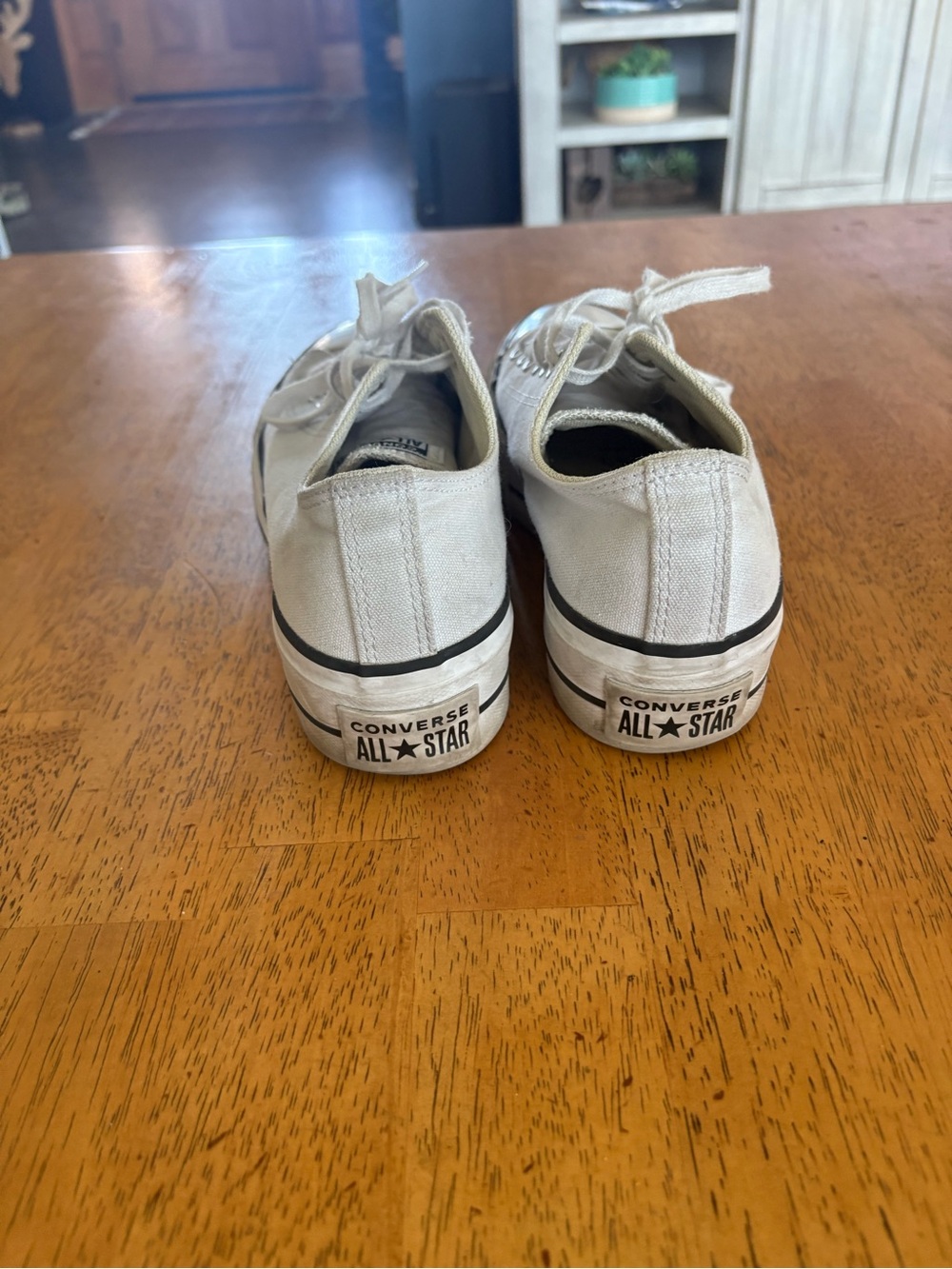 Converses shoes - Picture 6 of 8